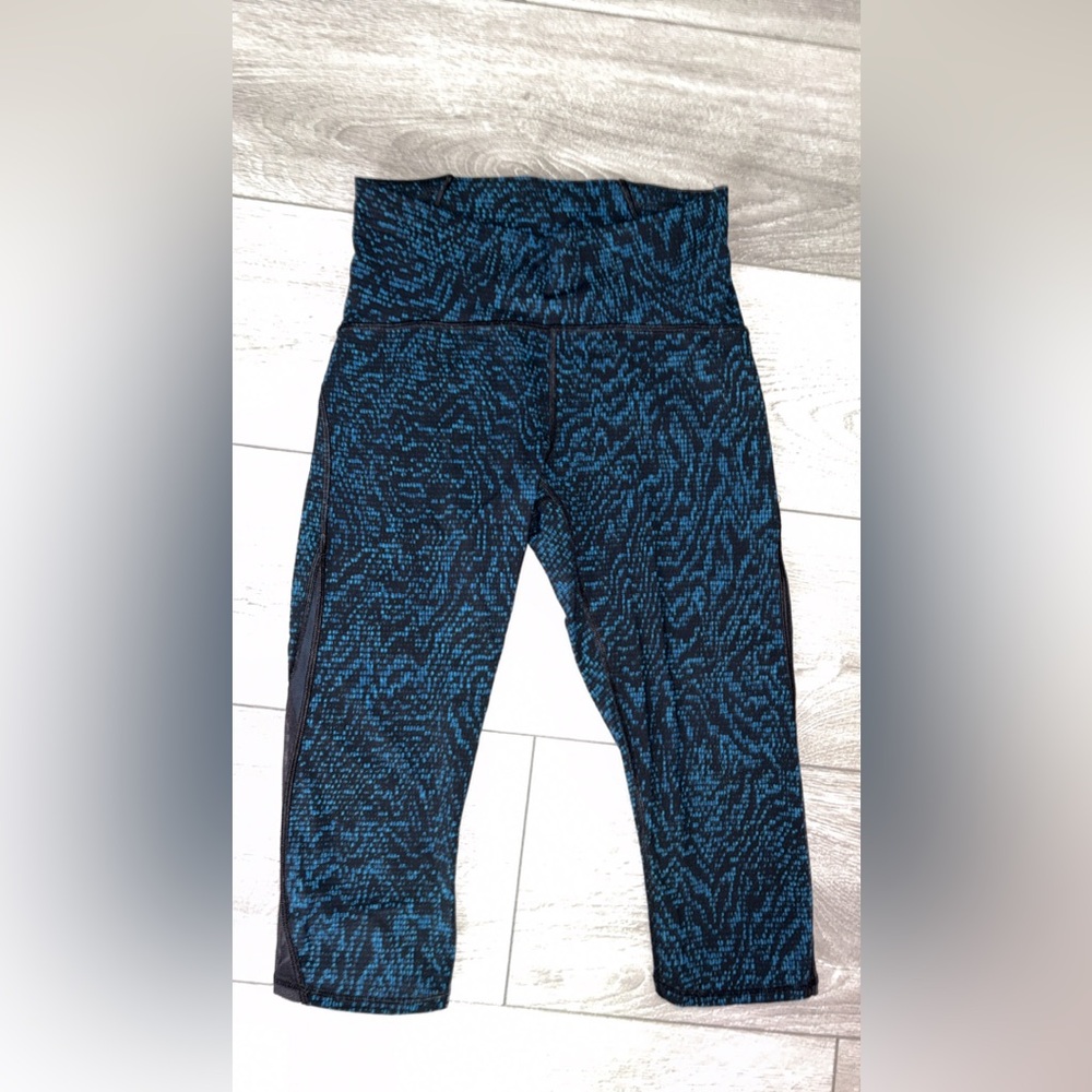 Lululemon Train Times Cropped Leggings Size 6 Blue Black Mesh Detail EUC